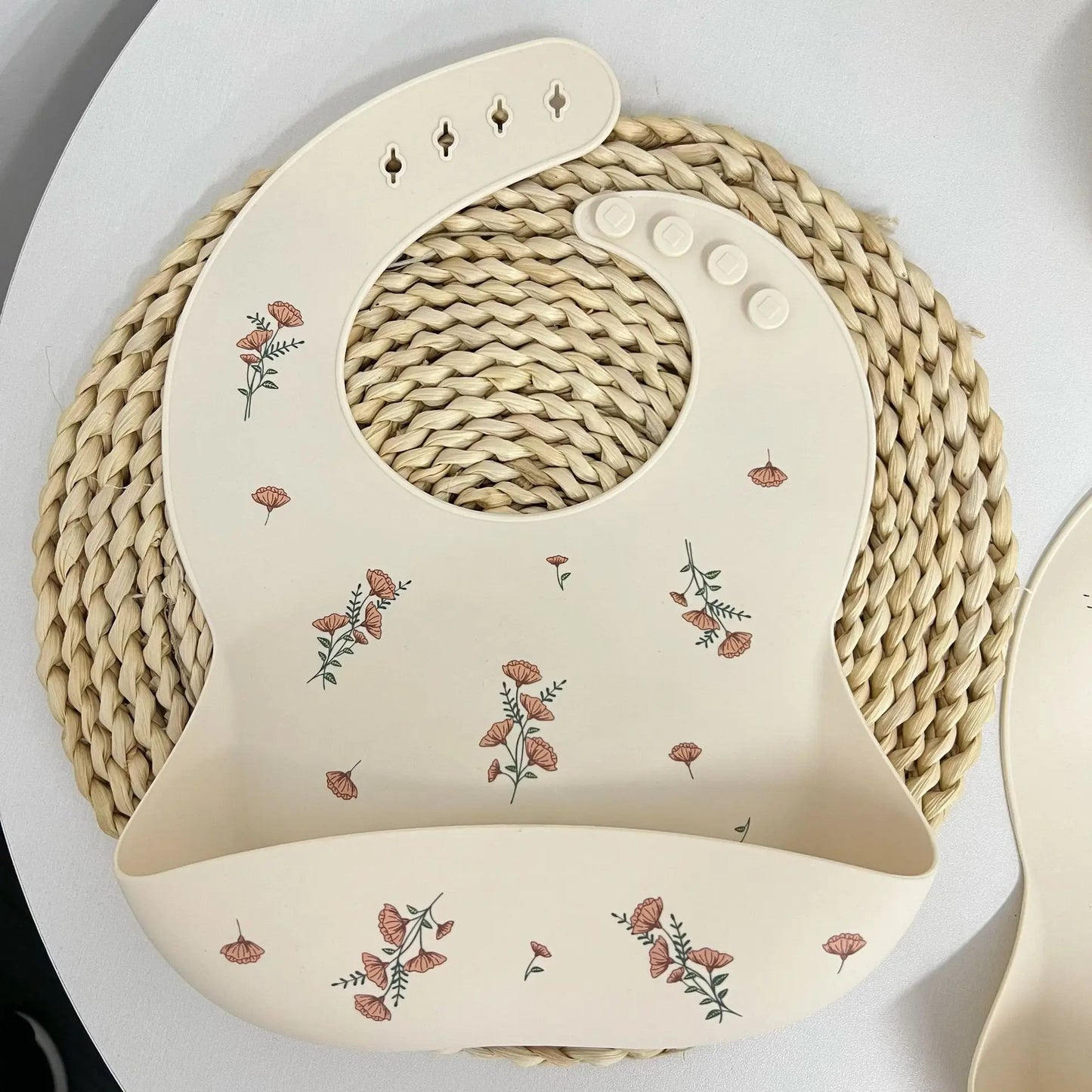 Adorable Whale Silicone Feeding Bib – Oil & Stain Resistant